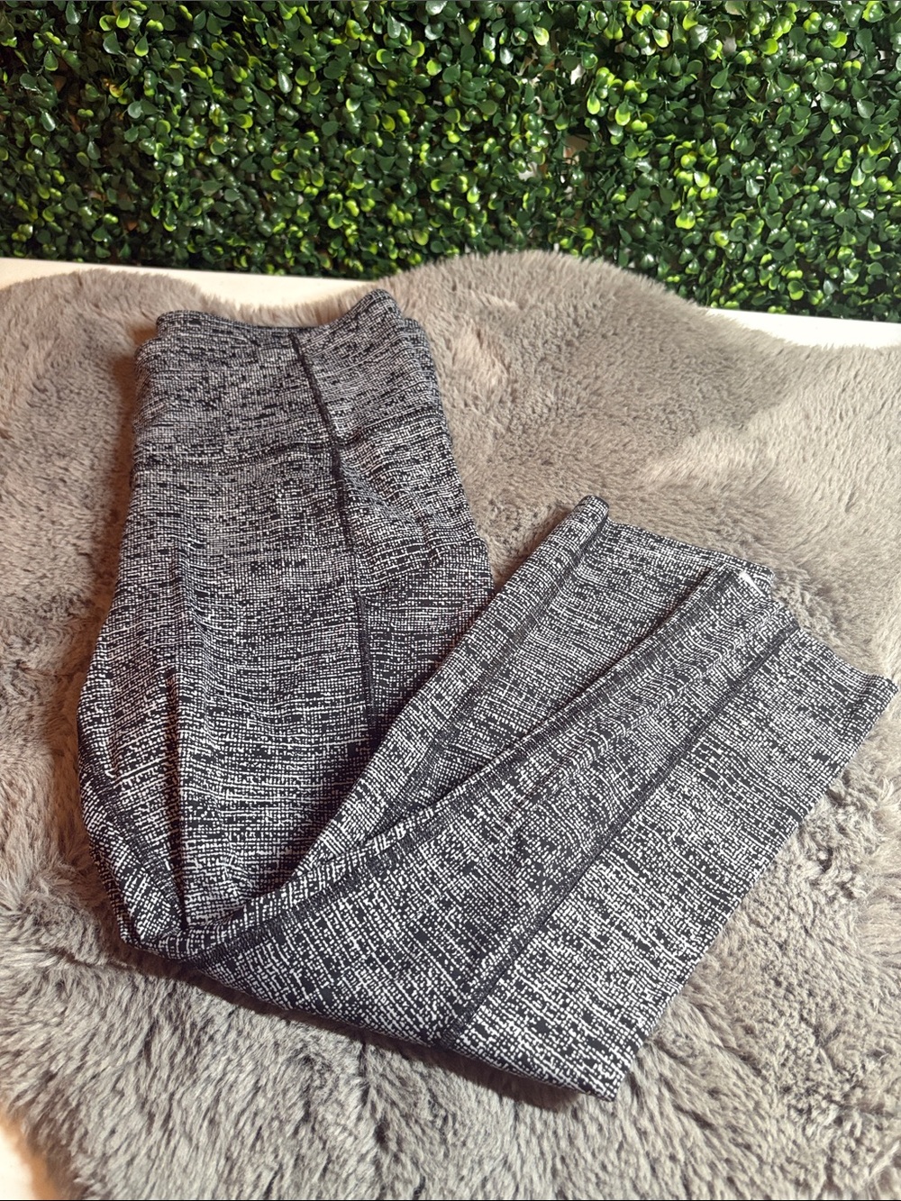 lululemon athletica Heathered Gray Patterned Capri Leggings Size 8